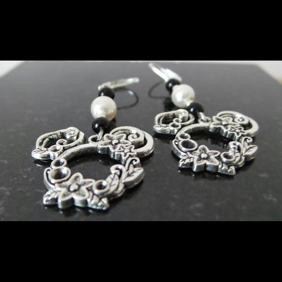 Mouse Tibet Silver Leverback Earrings - Picture 5 of 7